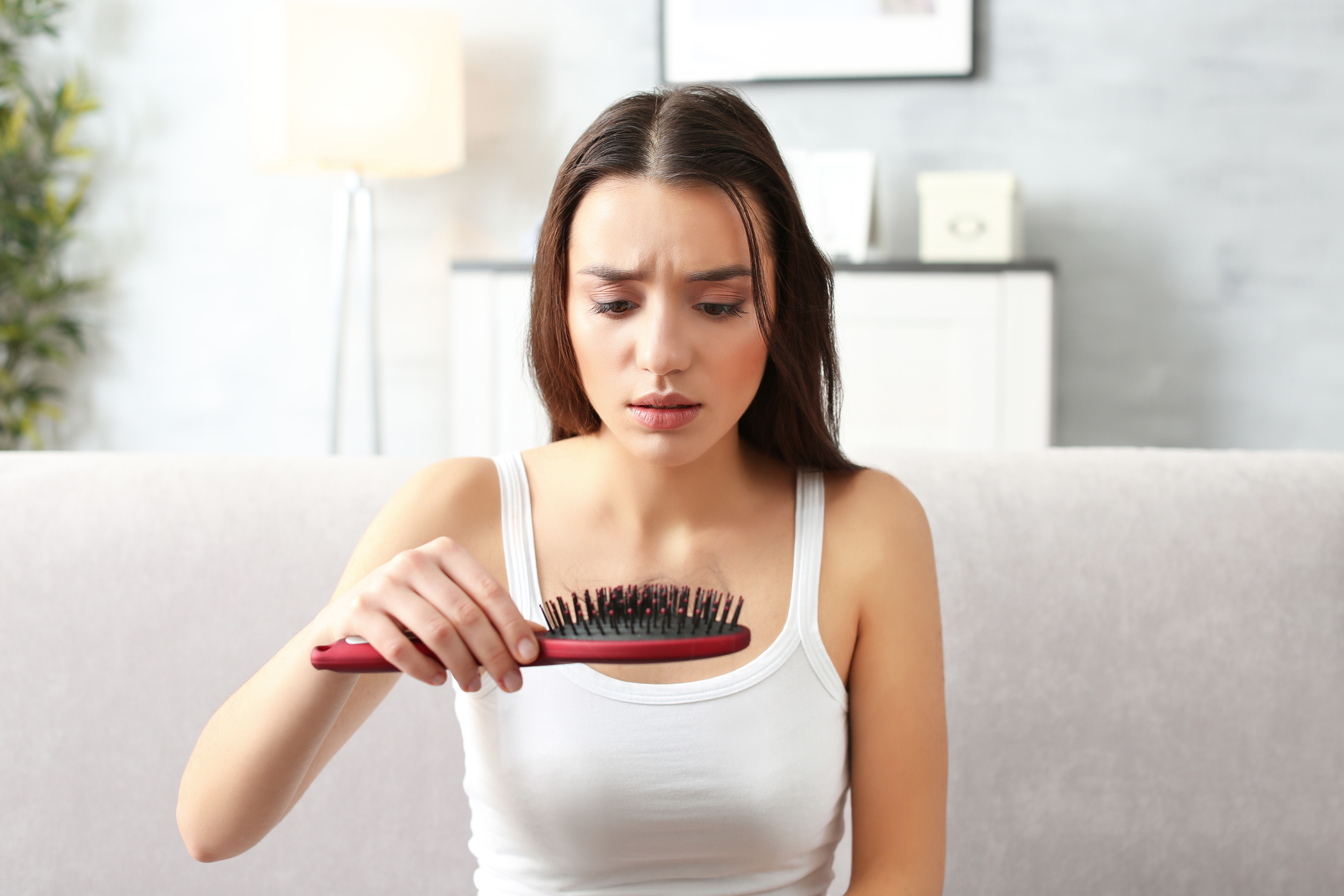 Как остановить выпадение волос в домашних условиях