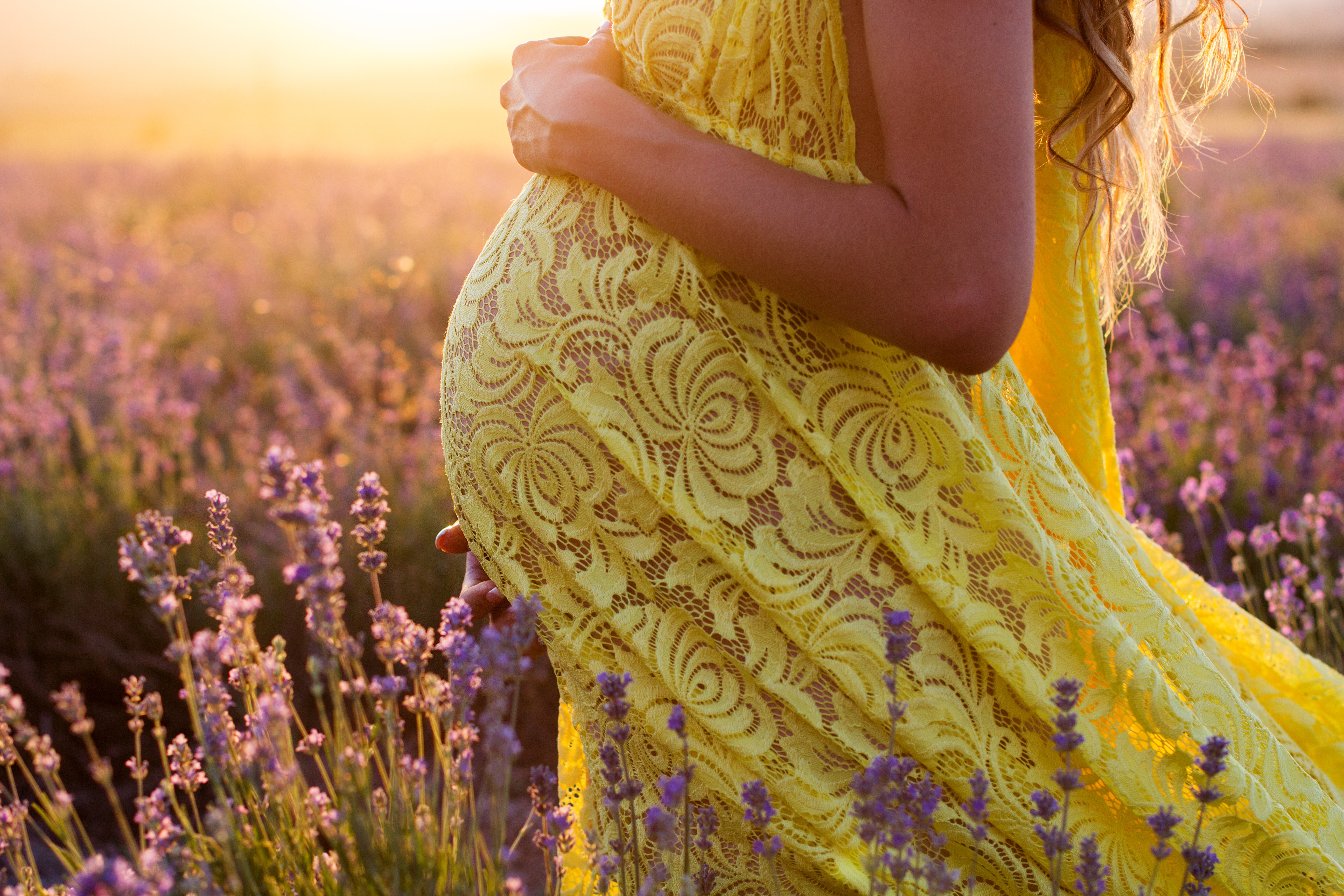 Очень красивые беременные. Красивые беременные. Беременна женщина. Фотосессия беременной в поле.